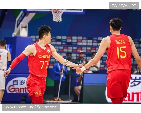 中国男篮晋级世界杯八强展现强大实力 全队士气高涨备战接下来的关键对决