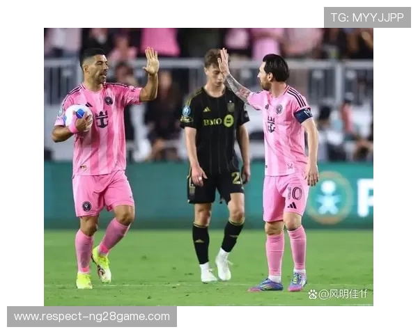 梅西加盟迈阿密国际首秀闪耀 全场助攻两次助球队逆转获胜