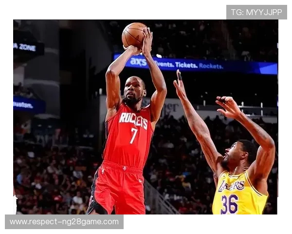 湖人队新赛季备战进入高潮 詹姆斯和戴维斯双星状态火热